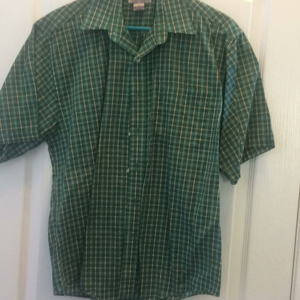 FINAL MARKDOWN Men’s wind ridge sport shirt medium